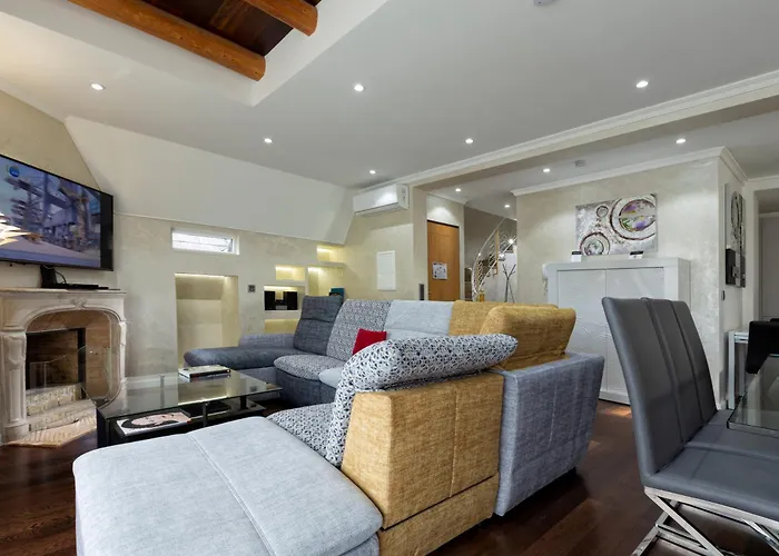 The Queen Luxury Apartments - Villa Vinicia