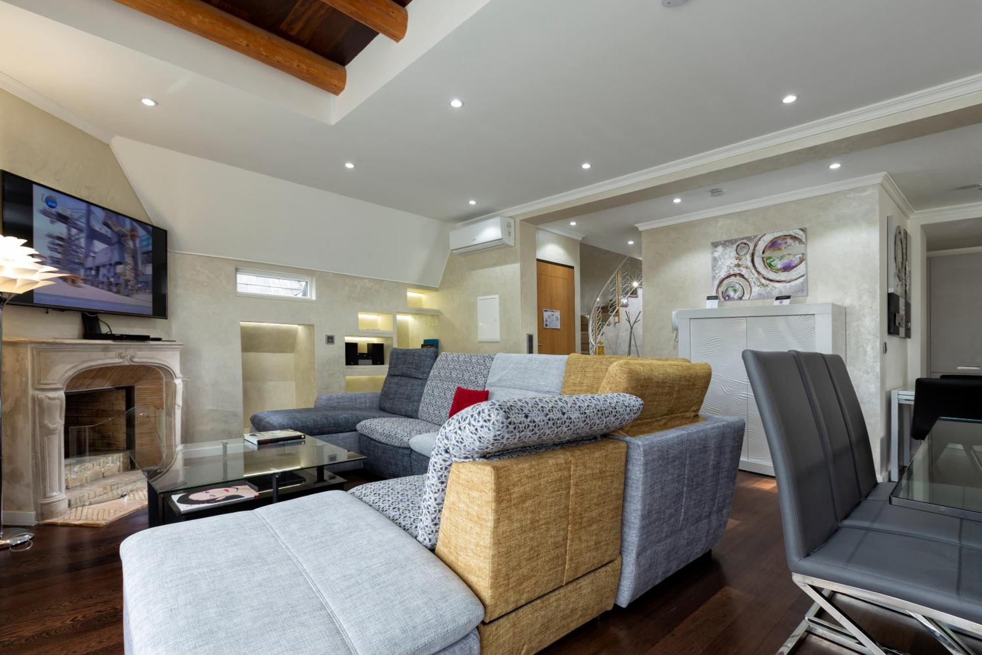 The Queen Luxury - Vinicia Apartment