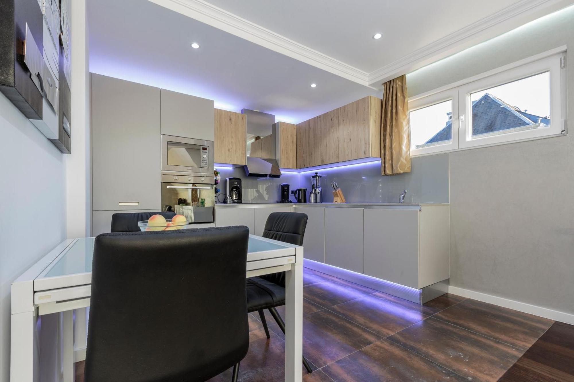 The Queen Luxury - Vinicia * Luxembourg